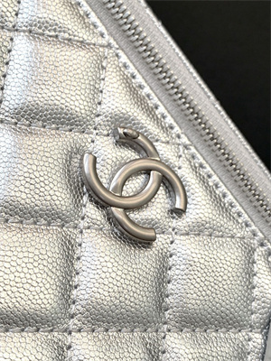 Chanel Vanity Case Grained Calfskin& Silver-Tone Metal Silver AP3940