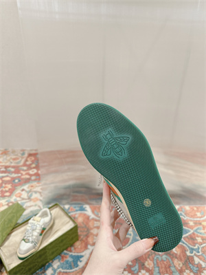 Gucci Sneakers Women 39012