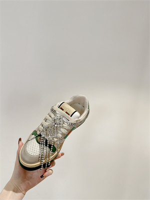 Gucci Sneakers Women 39012