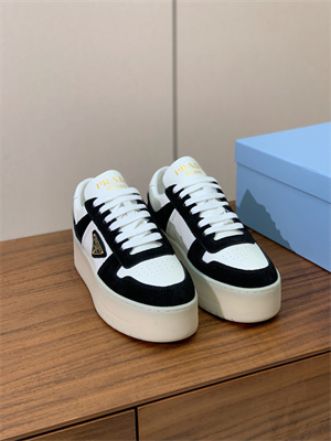 Prada Sneakers Women 39021