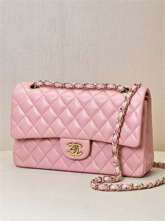 Chanel Medium Classic Flap Bag Lambskin Gold Tone Metal Sakura Pink 01112 TOP