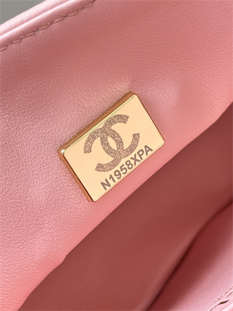 Chanel Mini Classic Flap Bag Lambskin Gold Tone Metal Sakura Pink Color 01116 TOP