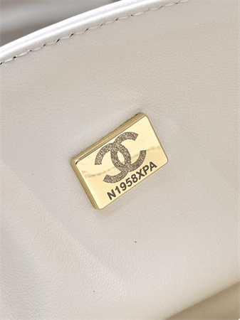 Chanel Medium Classic Flap Bag Lambskin Gold Tone Metal White 01112 TOP