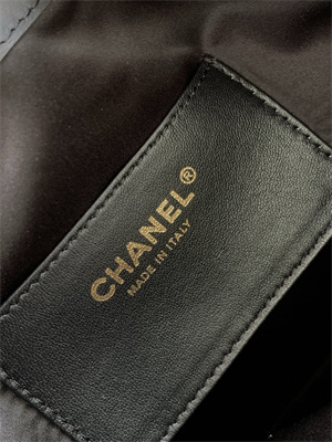 Chanel 25 Small Handbag Tweed Gold Tone Metal Black AS5293