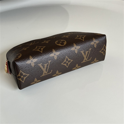 L.V Cosmetic Pouch MM Monogram Canvas M47515